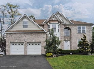 8 Tall Oaks Ct, Morganville, NJ 07751