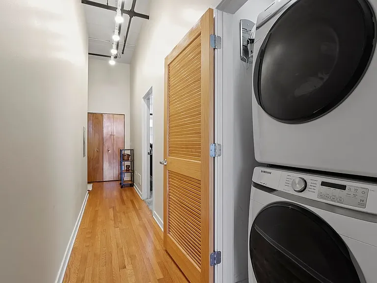 1224 W Van Buren St #413 — Photo 11