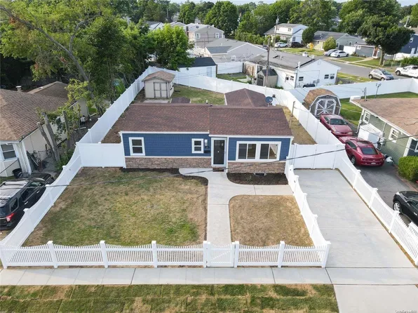 28 N Emerald Lane, Amityville, NY 11701