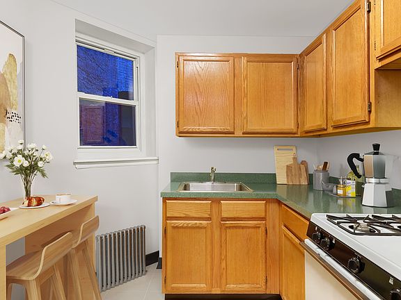 5th image of 517 W 48th St APT 2RE