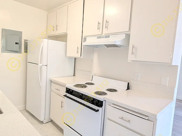 11852 Rochester Ave #8 — Photo 13