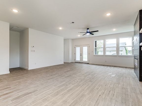 3rd image of 312 Kalura Way