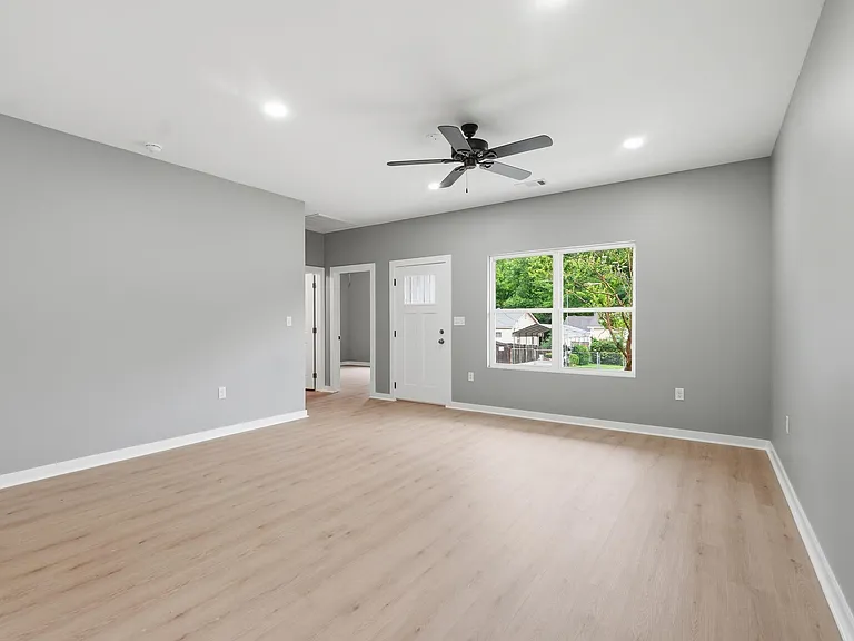 717 Burton St — Photo 8