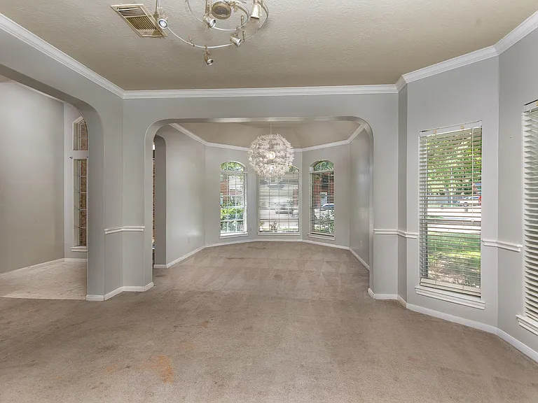 3103 Lauren Ln — Photo 3