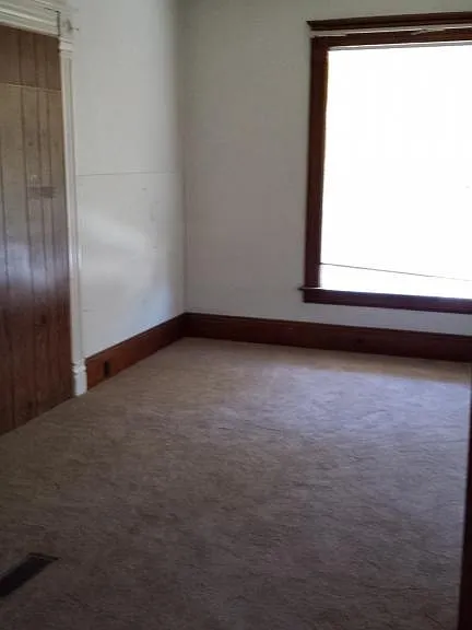 916 Vine St — Photo 2