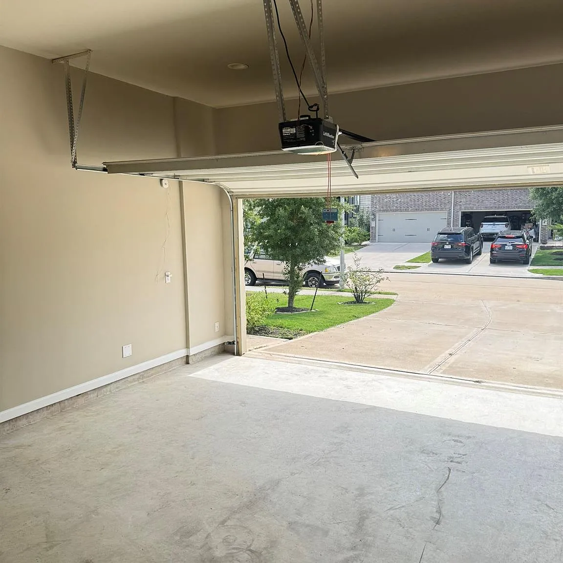 3 bed, 2.5 bath, 1855 sqft, $2,200 — Photo 4