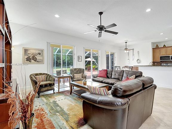 5th image of 6932 Lakeside Cir S