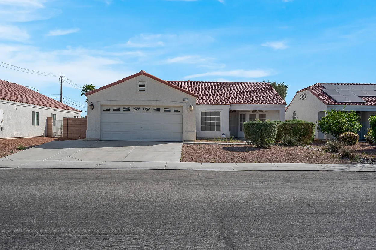 2007 Mountain Sunset Avenue - 1 — Photo 1