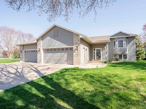 445 Eagle Cir, Dakota Dunes, SD 57049