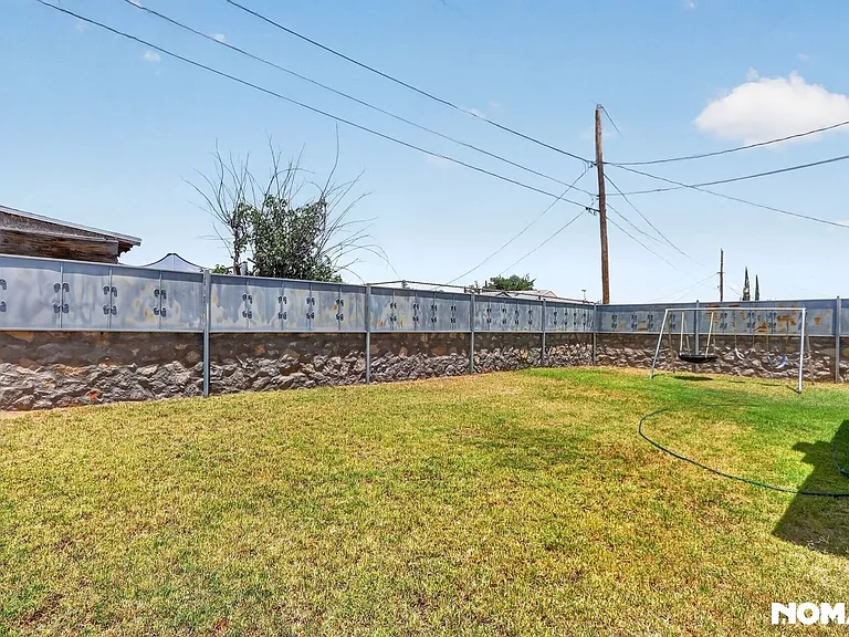 2045 Solano Dr — Photo 24