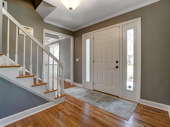4th image of 8725 Tiburon Dr