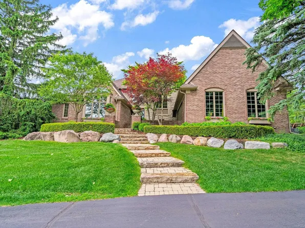 6374 Cherry Tree Ct, Rochester Hills, MI 48306