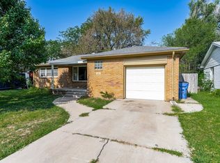 933 S Apache Dr, Wichita, KS 67207