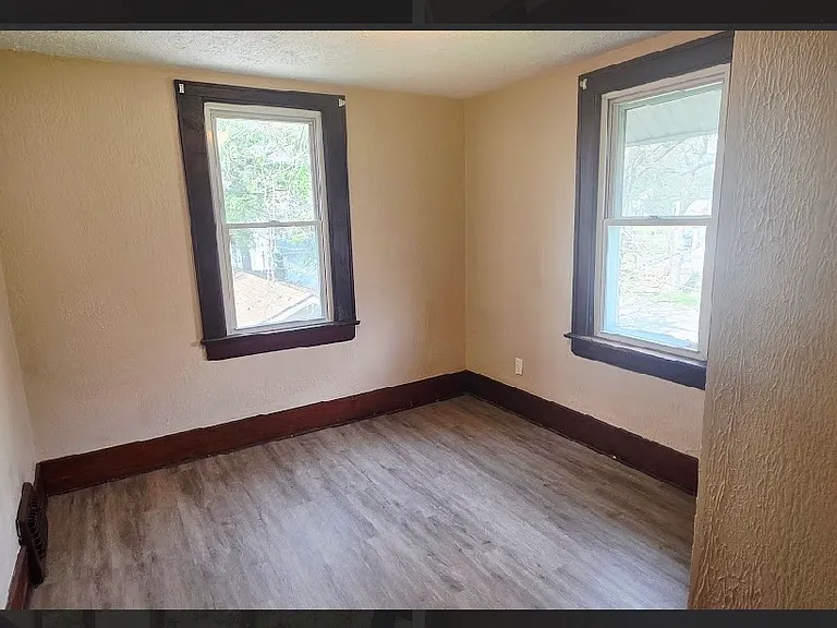 147 Brighton Dr — Photo 7