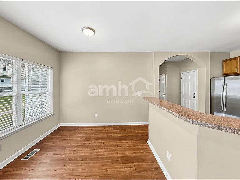 204 Annesbury Ln — Photo 5
