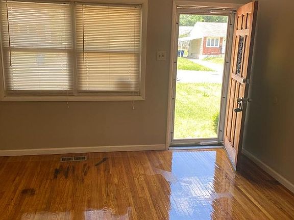 3rd image of 444 Shepley Dr