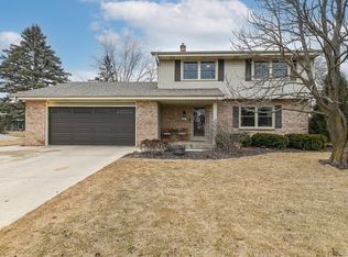 14830 W Mayflower Dr, New Berlin, WI 53151