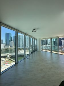90 SW 3rd St #PENTHOUSE 1, Miami, FL, 33130
