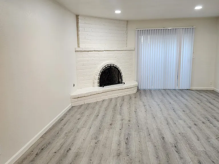 Casa Blanca Apartments — Photo 14