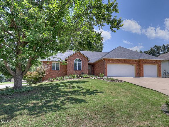2nd image of 3801 Poplar Dr