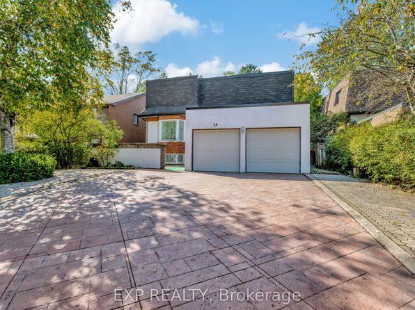 38 Tarbert Rd #C15, Toronto, ON M2M 2Y2