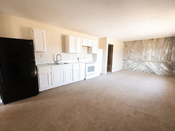213 Neosho St #D, Hartford, KS 66854