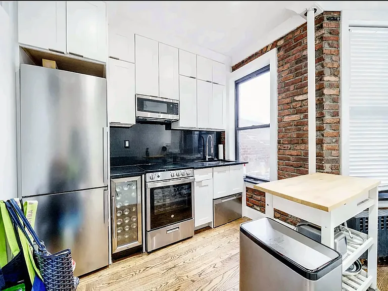 106 W 13th St #12 — Photo 2