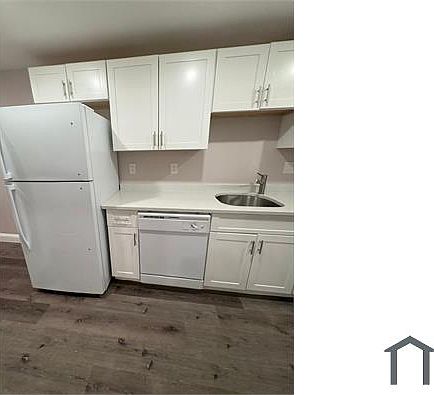 3rd image of 32 Hartwell St #Ub