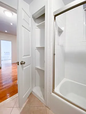 Rented by Kahen Properties | media 21