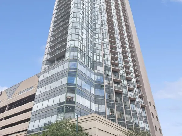 111 W Maple St APT 1805, Chicago, IL 60610