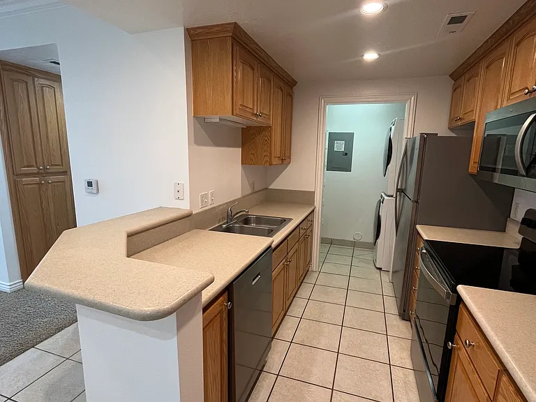 242 N 500 W #101 — Photo 2