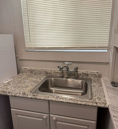 4th image of 436 E Oak St #F