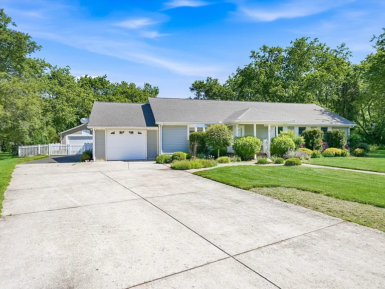 5 Comet Ct — Photo 2