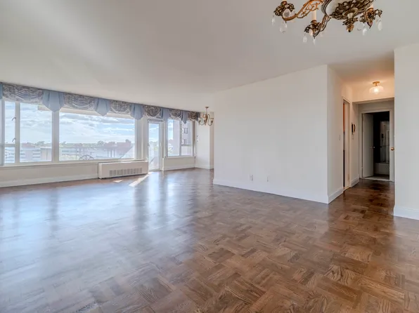 166-25 Powells Cove Boulevard image 14 of 33