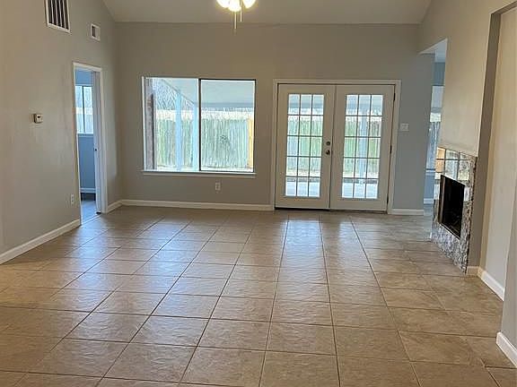 4th image of 2711 Oakdale Ct