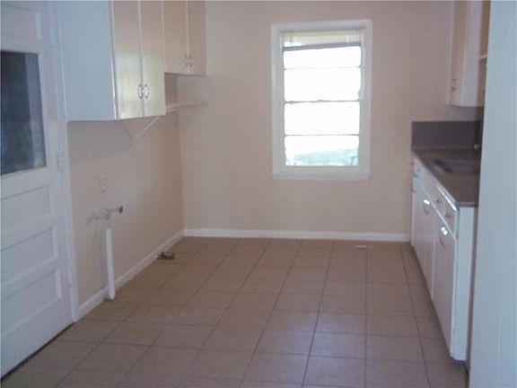 3rd image of 4900 Locke Ave