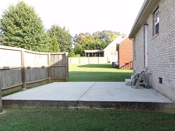 4th image of 29 Brookfield Cir
