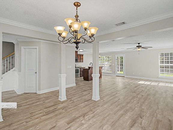 3rd image of 624 Amhearst Row