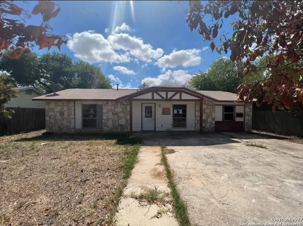 8834 FIVE PALMS DR, San Antonio, TX 78242