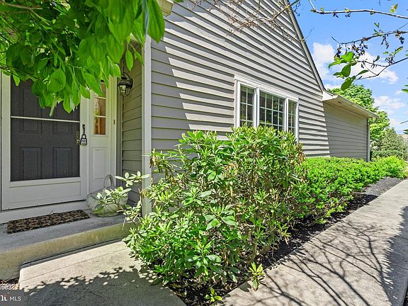 2nd image of 125 Evergreen Ct
