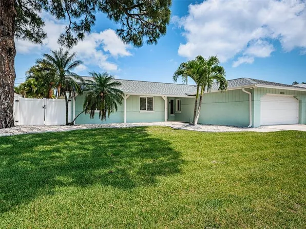 6033 Venetian Blvd NE, Saint Petersburg, FL 33703