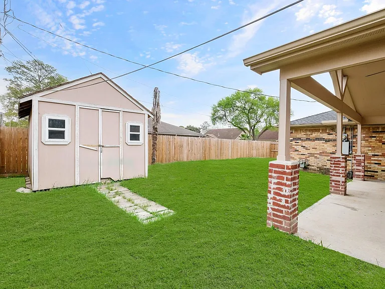 1905 Zapp Ln — Photo 16