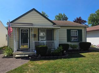 28921 Elmwood St, Garden City, MI 48135