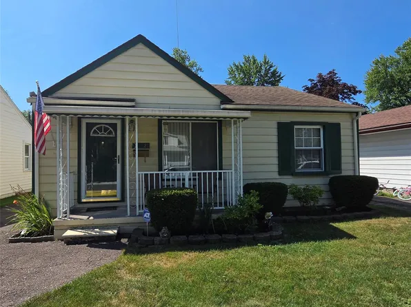 28921 Elmwood St, Garden City, MI 48135