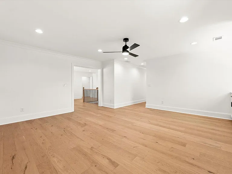 1270 Glen Eagle Dr — Photo 35