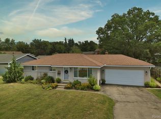 2622 Tampa Dr, Wolverine Lake, MI 48390