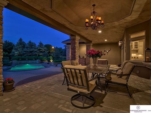 3rd image of 17110 Valley Dr