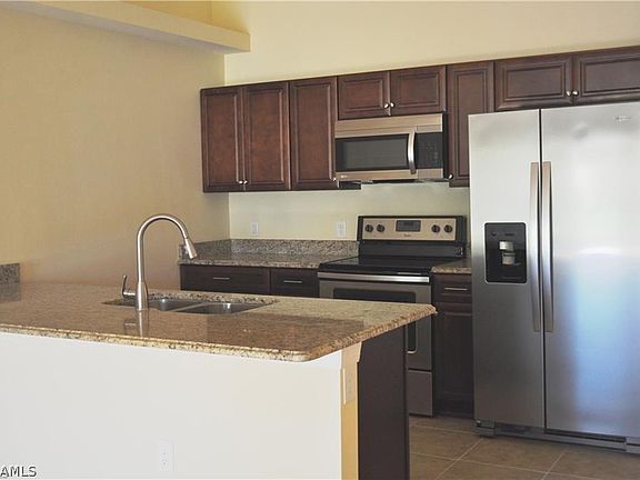 5th image of 920 SW 47th Terrace Cpe