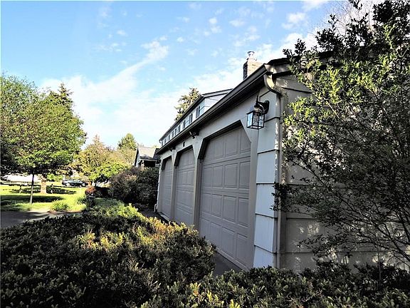 4th image of 41 Charter Oaks Dr