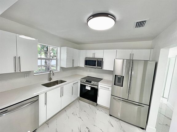 2nd image of 411 N 72nd Avenue